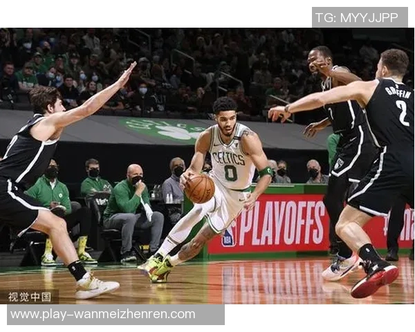 篮网与凯尔特人激烈对抗引发冲突球员情绪失控赛场风波不断